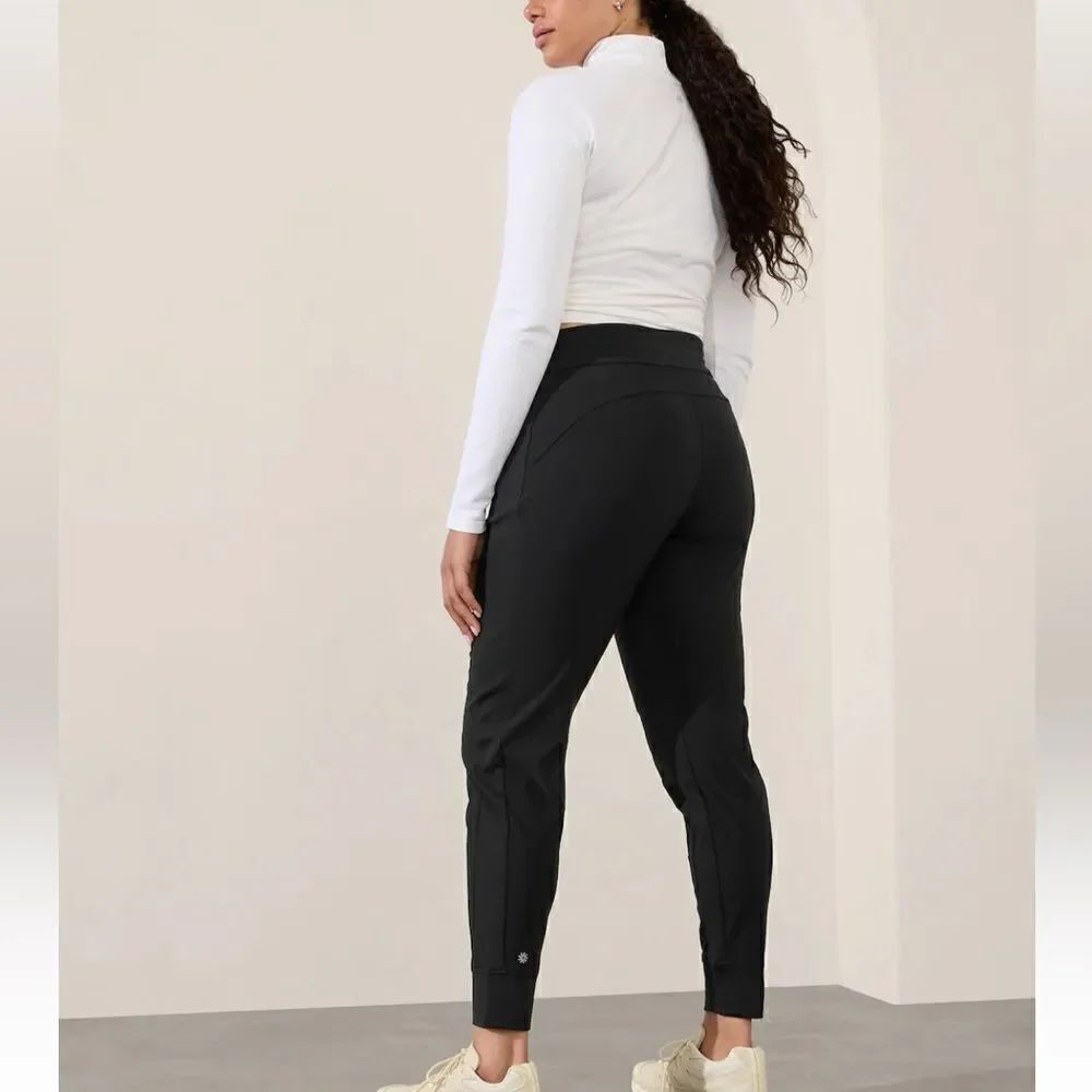 Athleta Headlands Hybrid Trek Athletic Jogger in Black Stretch Jersey Nylon